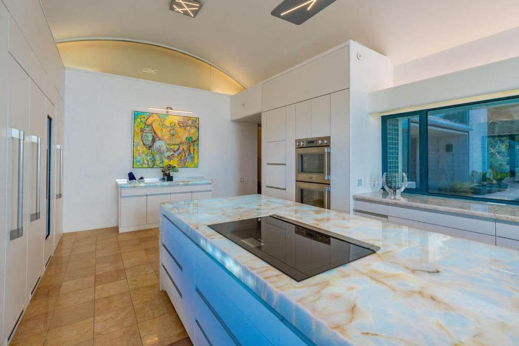 Architectural Masterpiece Overlooking La Jolla