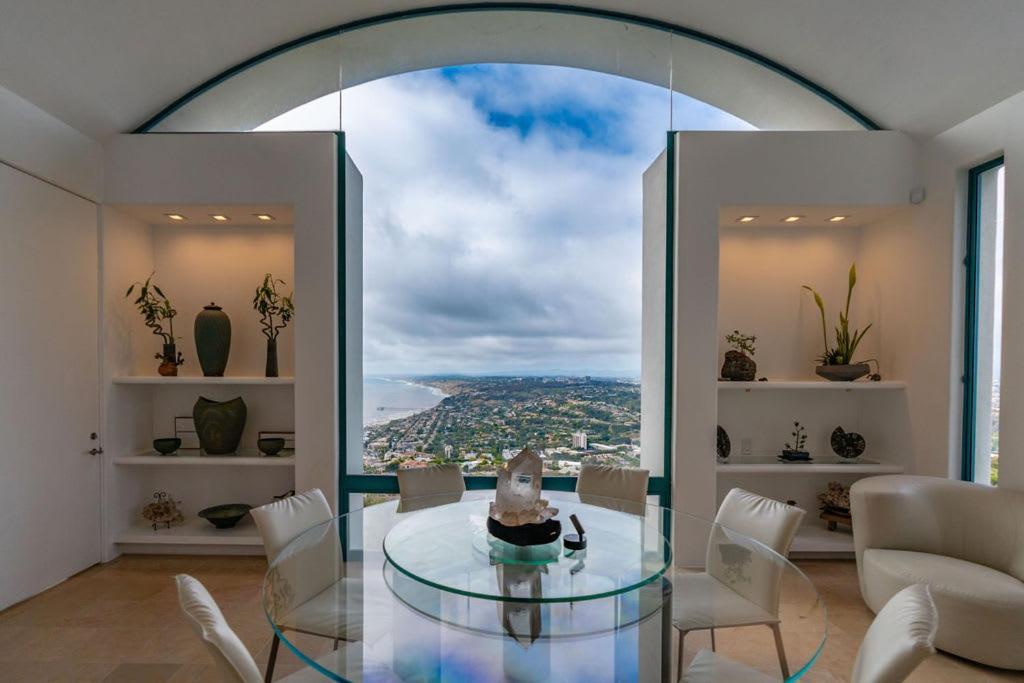 Architectural Masterpiece Overlooking La Jolla Holiday home San Diego